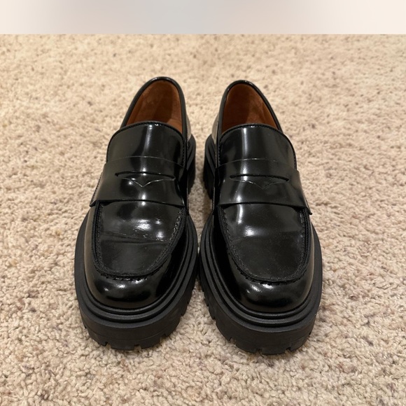 THURSDAY Classic Black platform Loafers